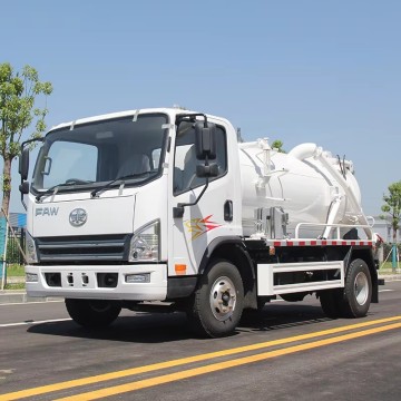 Camión de succión de alcantarillado FAW Jiefang: solución de gestión de residuos eficiente y confiable