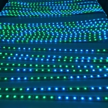 Диско оцветена светодиодна лента на дискотека за звук