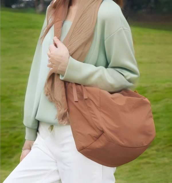 Bolsa de Crossbody feminina leve e impermeável Lightweight and waterproof women's crossbody bag