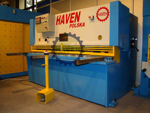 Swing Beam CNC Hydraulic Shearing Machinery / Electric Metal Shears High Performance