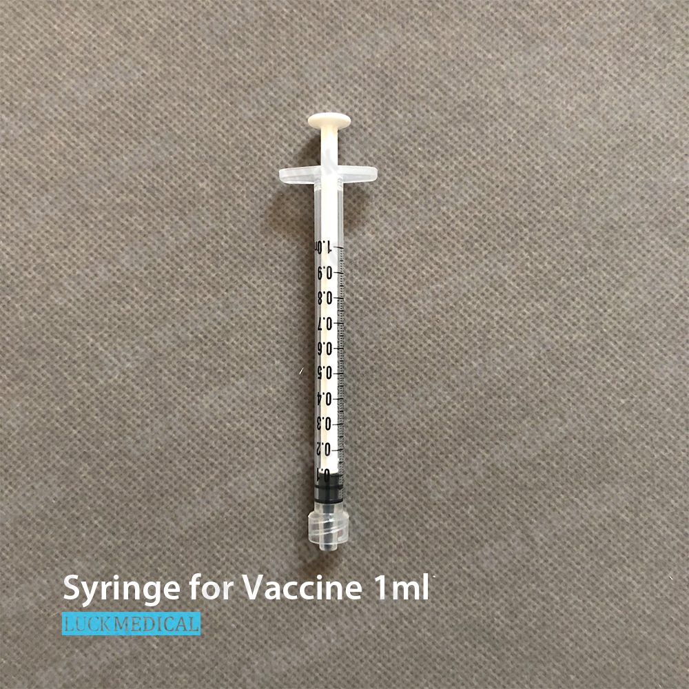 Шприц с предохранительным устройством и защитным кожухом