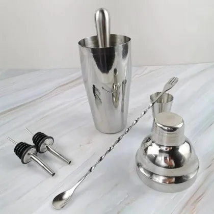 Custom Color 550ml Stainless Steel Cocktail Shakers with Shiny Finish - Professional Barware Accessories