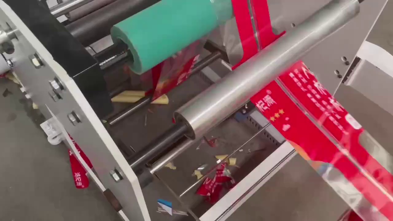 High Speed Shrink Sleeve Film Cutting Machine