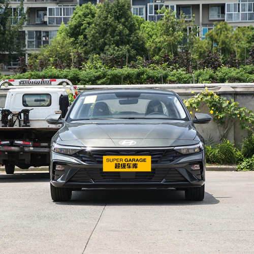 Sedan de lux pentru Hyundai Elantra