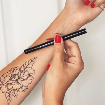 Prywatna etykieta Szybki suchy czarny pióro eyeliner - OEM/ODM niestandardowe logo Wodoodporne płynne eyeliner