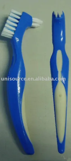 Denture brush