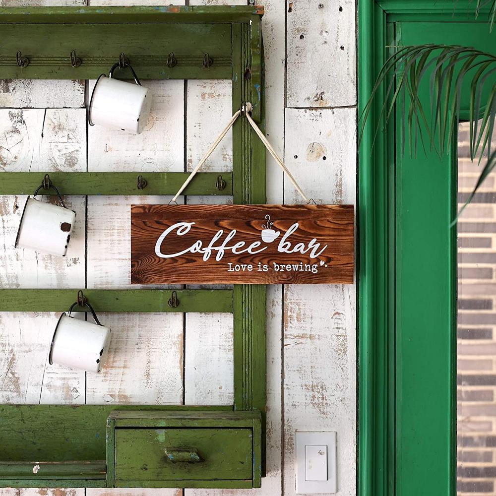 Знак кофейного бара с деревенским дроватом поддона