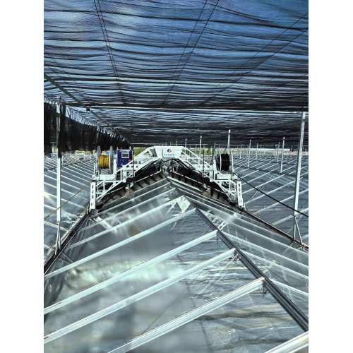 External Shade Cleaner Equipped Greenhouse