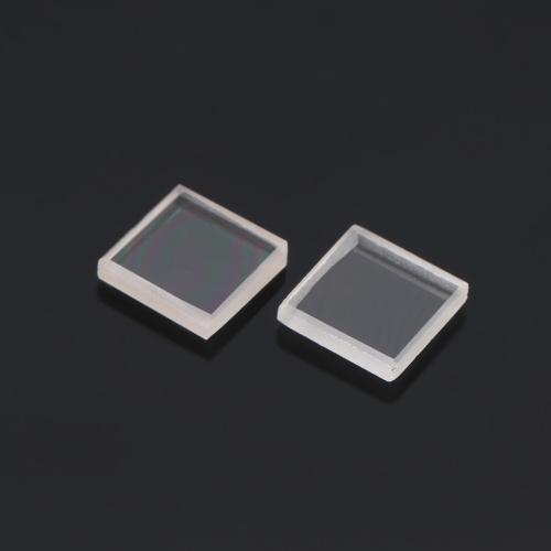 Optic cu fluorură de bariu pentru utilizare avansată cu laser UV