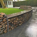 Design moderno de parede de gabião para melhorar a estética do jardim