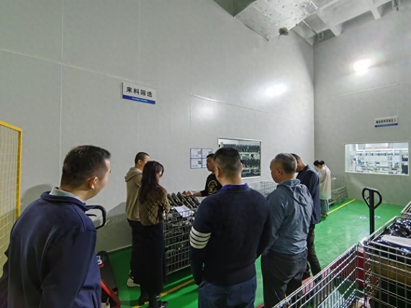 Chengyouqing und seine Kunden untersuchten die Yuxiang -Wiederaufbereitungsanlage, vertiefen die Zusammenarbeit und verfolgten gemeinsame Entwicklung Chengyouqing and its customers explored the Yuxiang Remanufacturing Plant, deepening cooperation and pursuing common development