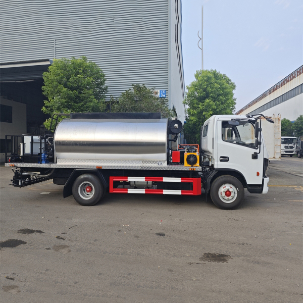 6cbm Asphalt Distributor Truck on DongFeng 4x2 Platform