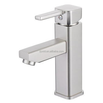 Chrome Color Luxury Square Washbasin Faucet Made of X8204B1 Brass Material