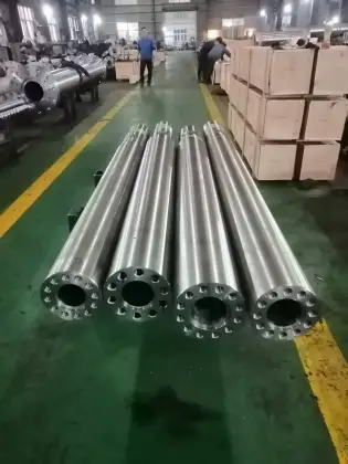 Bimetallic barrel for injection machinery