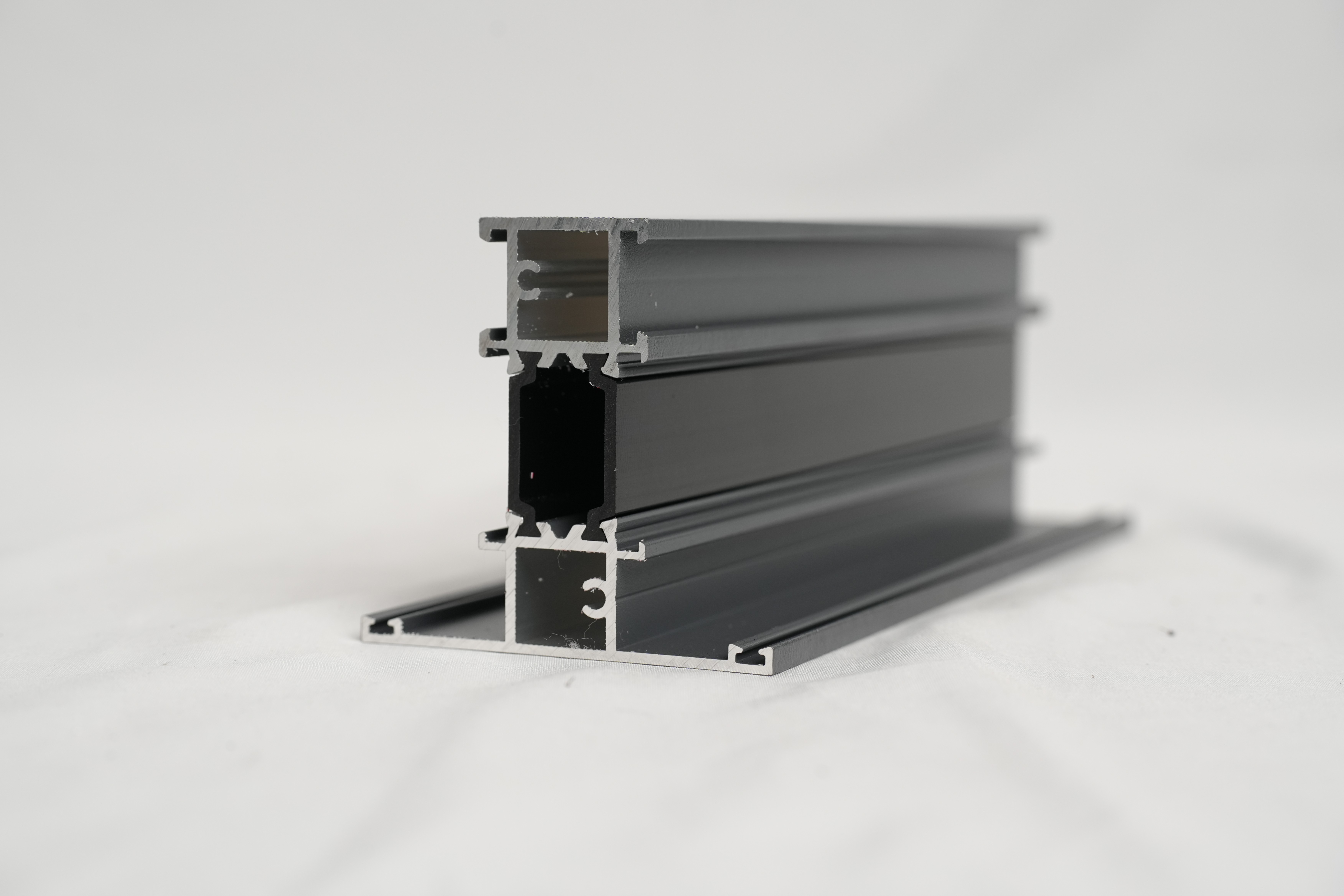 Thermal insulation profiles