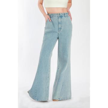 Lichtblauwe jeans met brede benen