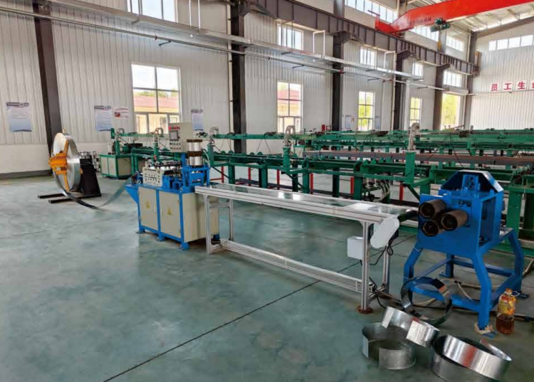 Skirt plate cutting and rolling integrated machine