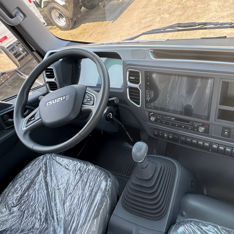 Isuzu KV100 service truck