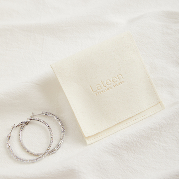 Sacches et enveloppes de bijoux en velours et en daim personnalisés