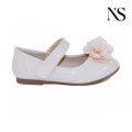 Sapatos infantis elegantes com flor pastel Mary Jane