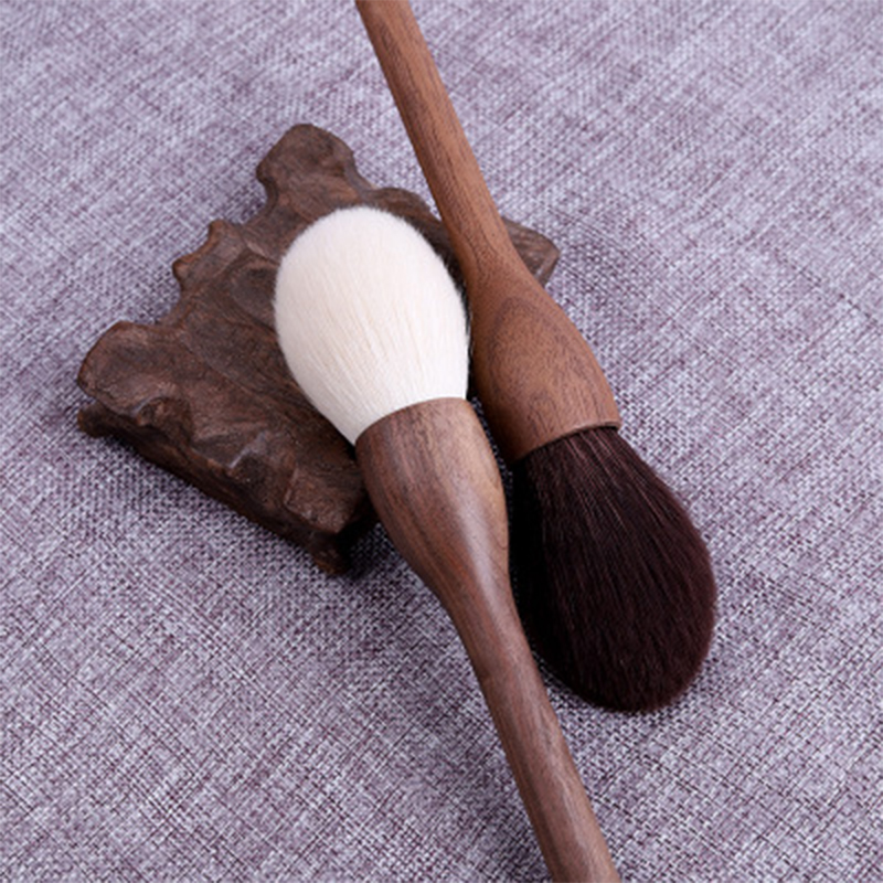 Single portable brush