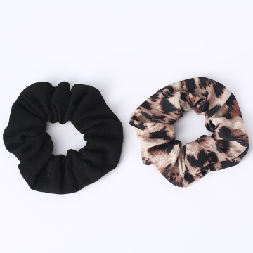 Scrunchies de pelo negro liso