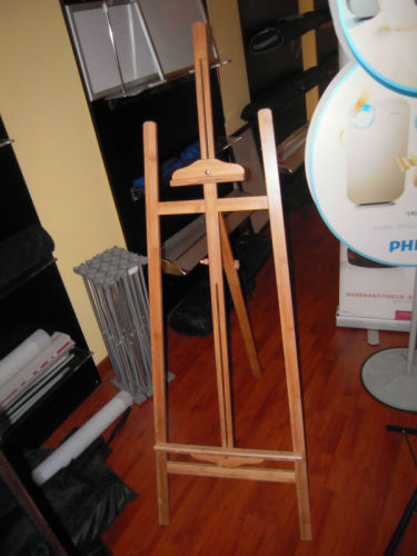 easel bamboo display