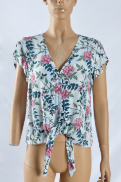 Blusa feminina estampada de raiom de manga curta com decote em V