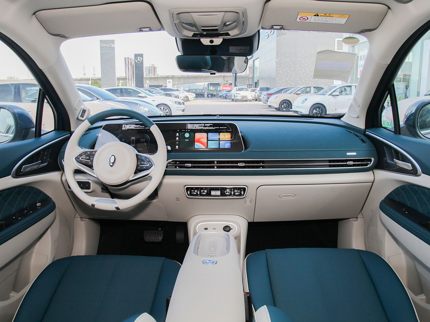 Ora Cat INTERIOR