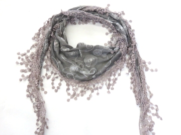 2016 Wholesale polyester triangle scarf with tassel