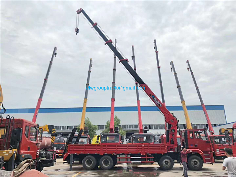 Lorry Mounted Crane 4