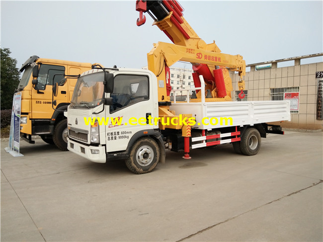 HOWO 5ton Truck with Cranes