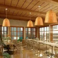 Grande lustre de pingente de bambu de vime com lâmpada decorativa de vime