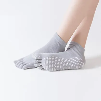 Reallion Non-slip Silicone Bottom Yoga Socks Five Finger Toes Cotton Sport Socks for Yoga Pilate Gym Fitness Exercises 6 Colors