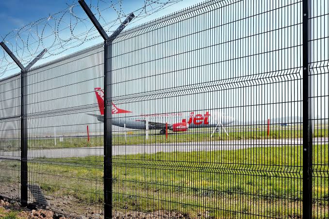 airport fence 8