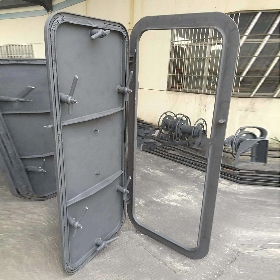 Strong steel door for ship