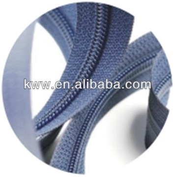 Large scale zipper manufacturer supplier in guangzhou China makes metal nylon plastic special zippers