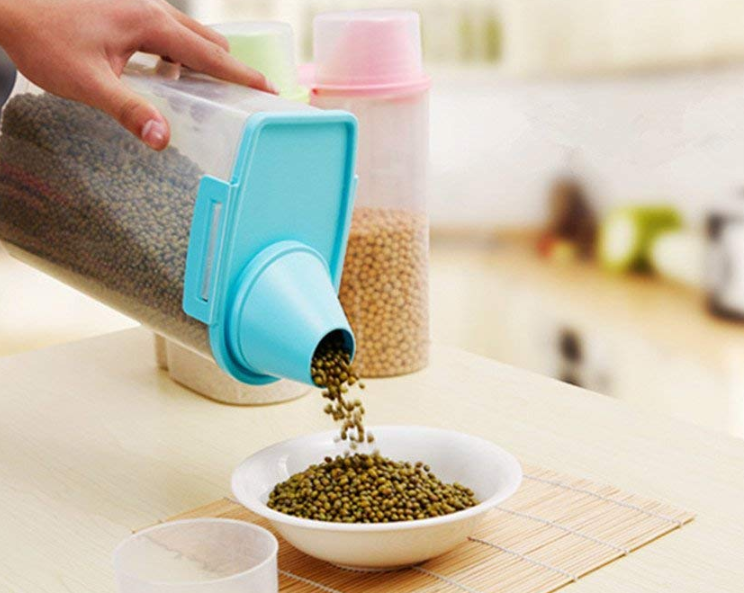 Pet Food Dispenser with Seal Buckles