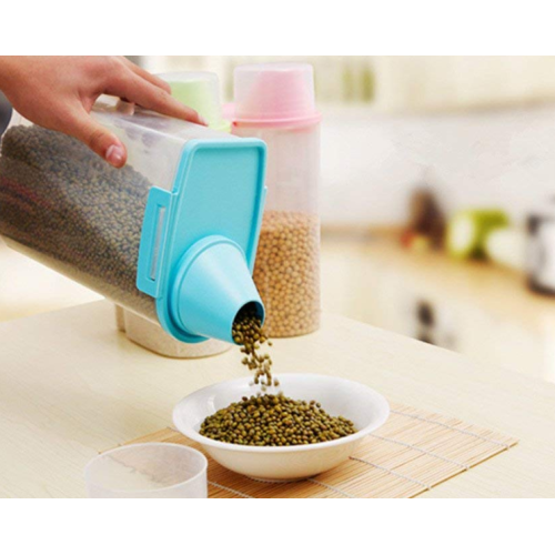 Pet Food Dispenser with Seal Buckles