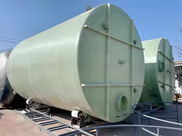 High-temperature resistant horizontal fireproof storage tank