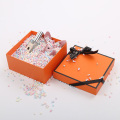 LOGO DEL LOGO CONSEJO Caja de regalo de bufanda naranja con cinta
