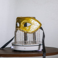 Máscara de máscaras com borla de corrente frisada