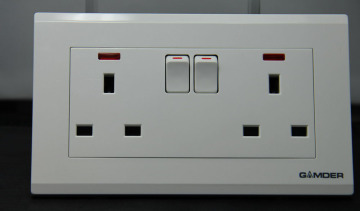 2 Bande 3 Pin British Style Power Socket