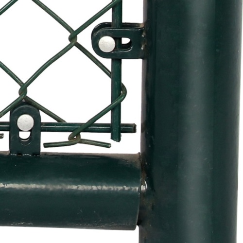 W czarnych panelach powlekanych PVC zastosowano ogrodzenia ogniw łańcucha