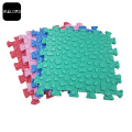 Małe dzieci bawią się pianką EVA Bubble Puzzle Mat