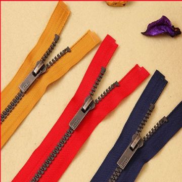 Heavy duty plastic separating zippers for coat