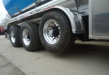 3 axle Saudi-Aramco fuel tanker semi-trailer