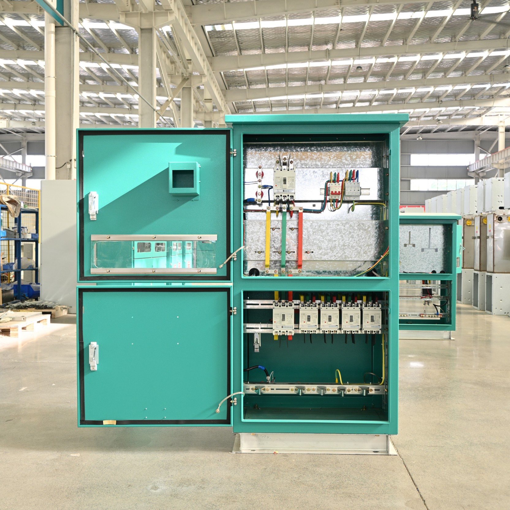 Three-phase metering box
