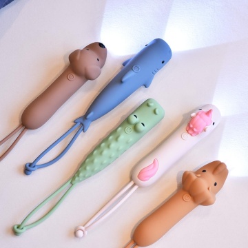 Lampe de poche USB en silicone animal mignon avec lanière