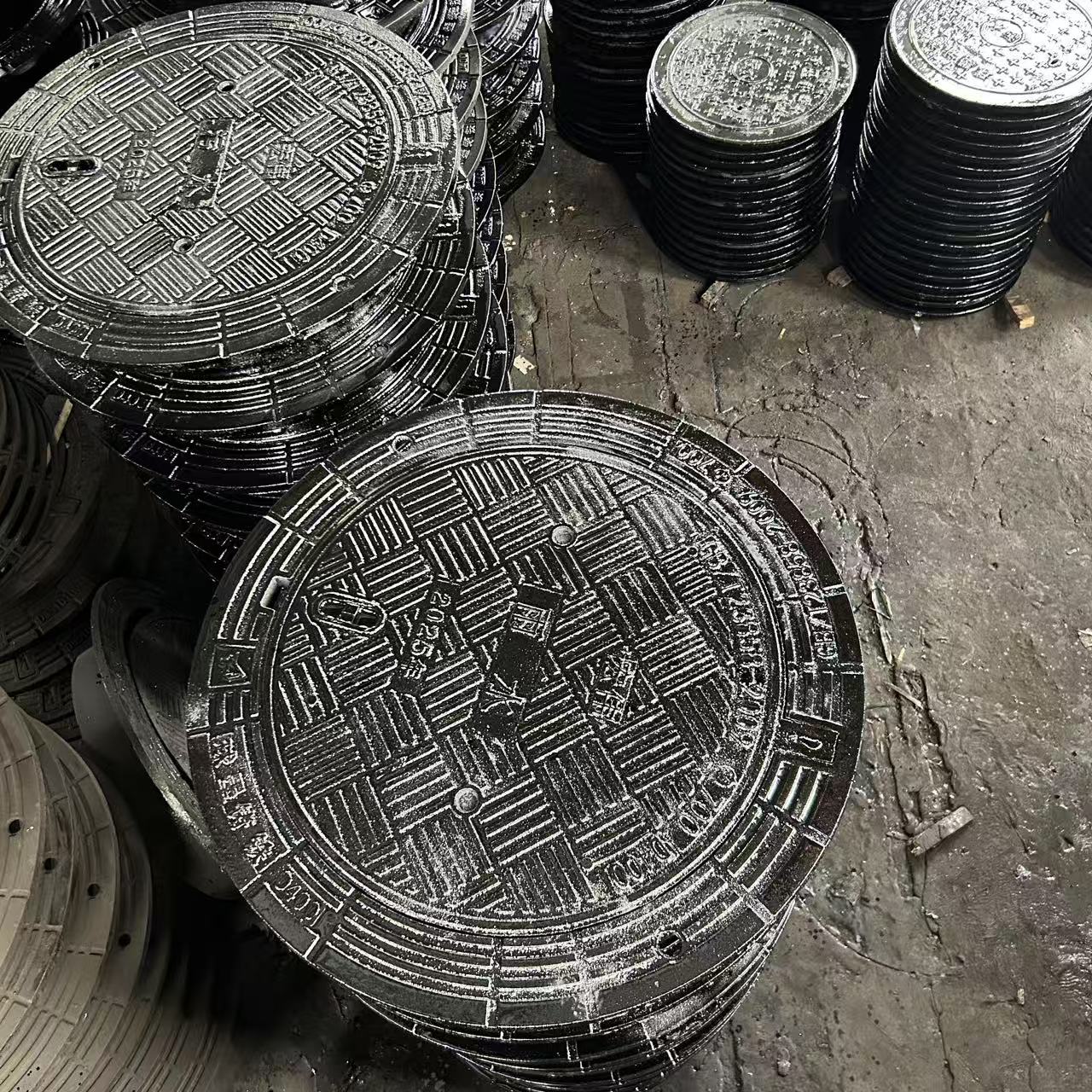Anti-subsidence manhole cover 2